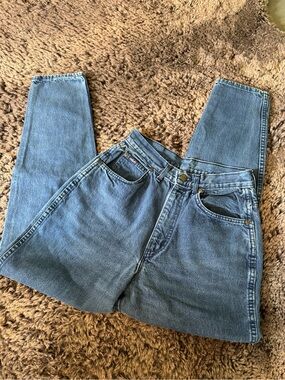 Chic Classic High-Rise Blue Denim Jeans